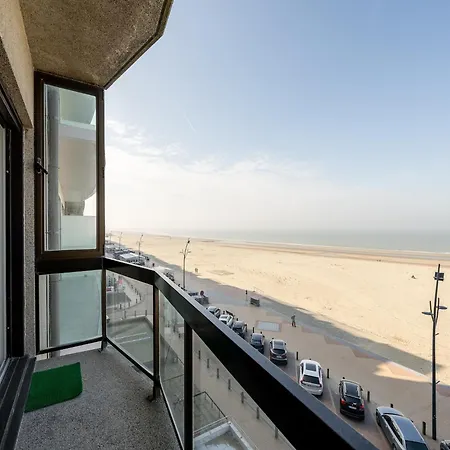 In With Sea Views Apartment